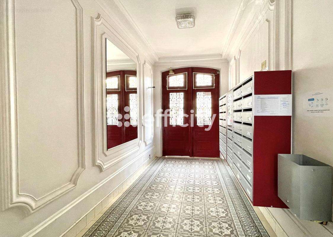 Appartement à PARIS-16E