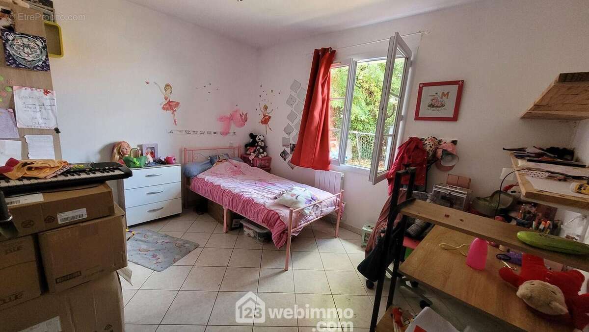 de 11m² - Maison à LA JONCHERE