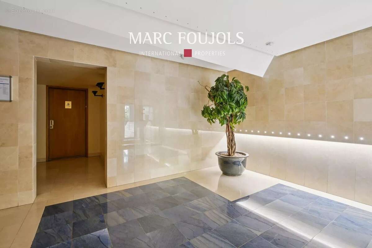 Commerce à PARIS-16E