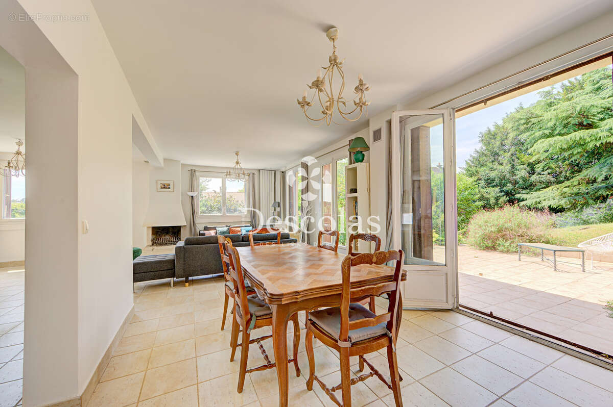SAINT-GERMAIN-EN-LAYE Quartier Victor Hugo - Maison familiale 9 pièces 202 m2 - photo 6
