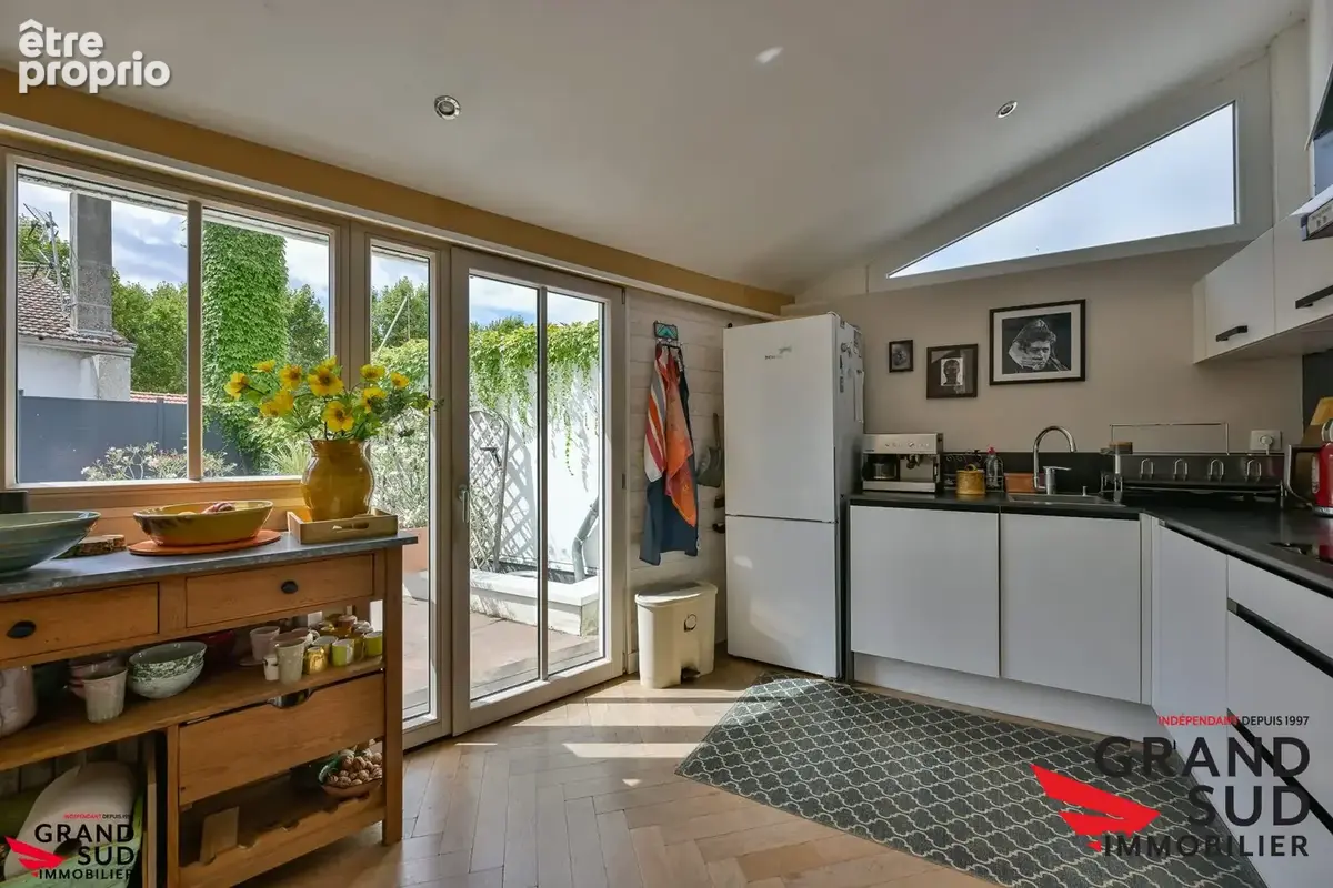 Appartement 5 pièces 133 m² à vendre à Bordeaux (33800) - photo 2