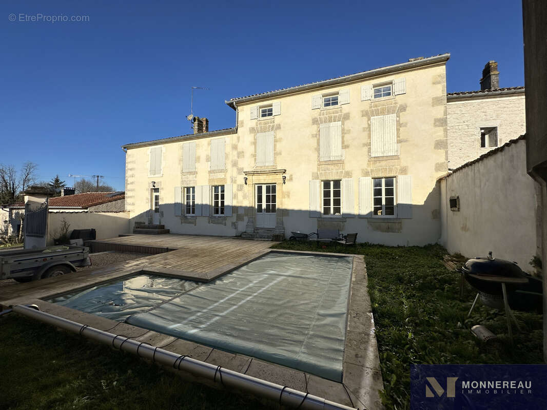 Maison à LOUZAC-SAINT-ANDRE