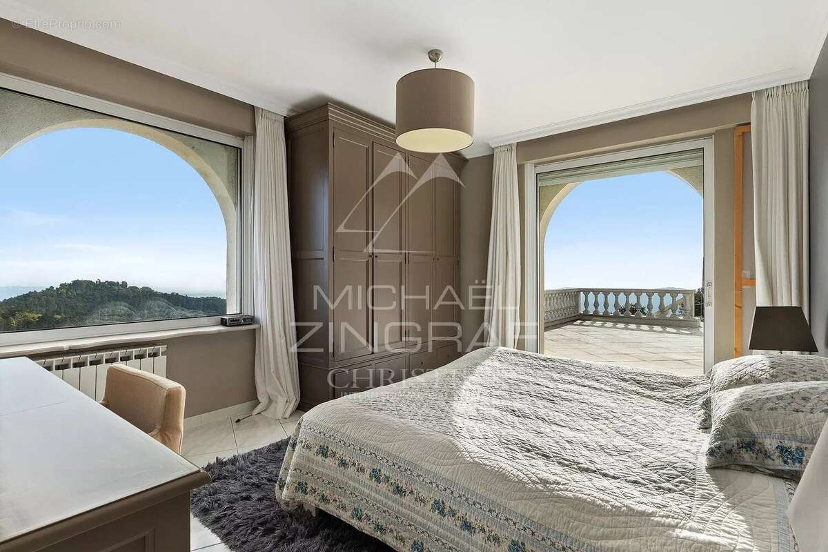 Maison à MANDELIEU-LA-NAPOULE