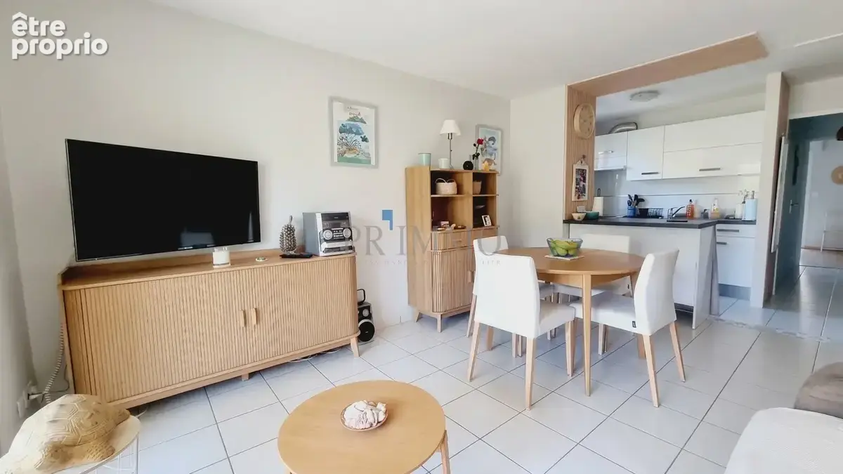 Boulouris   plein cœur   superbe 2 pièces rénové avec garage - photo 3