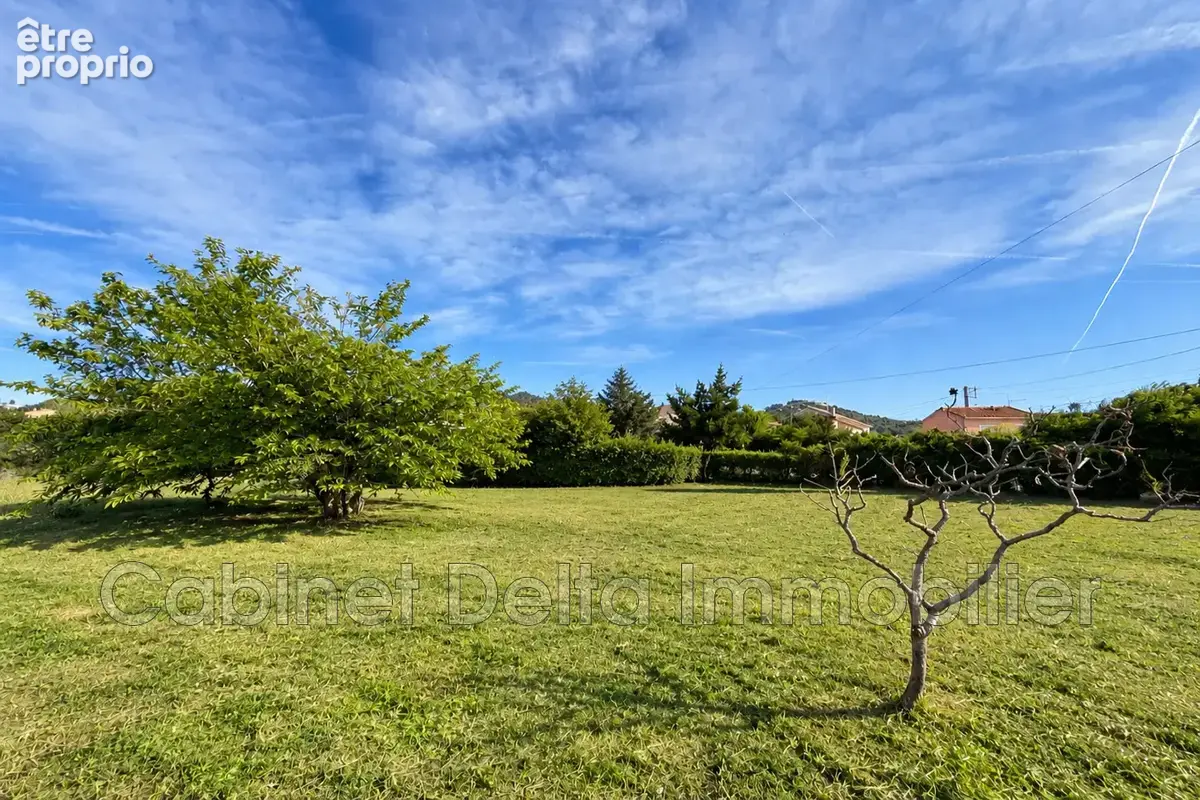 Photo Terrain à Six-Fours-Les-Plages au prix de 390 000€