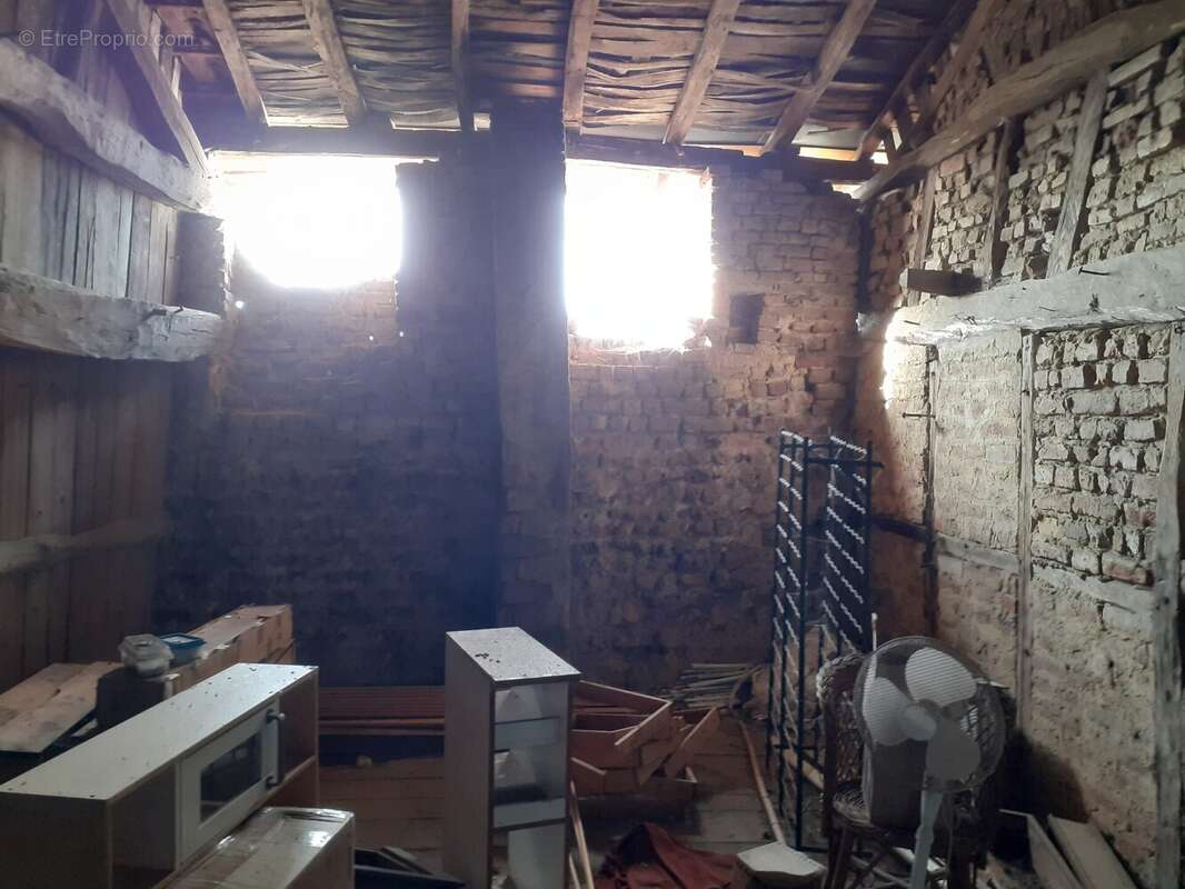 Maison à SAINT-TRIVIER-DE-COURTES