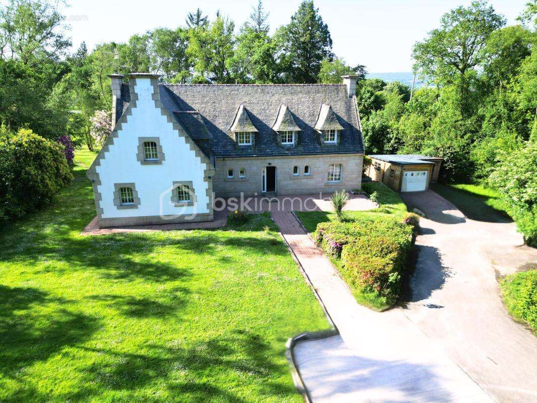 Maison à CAST