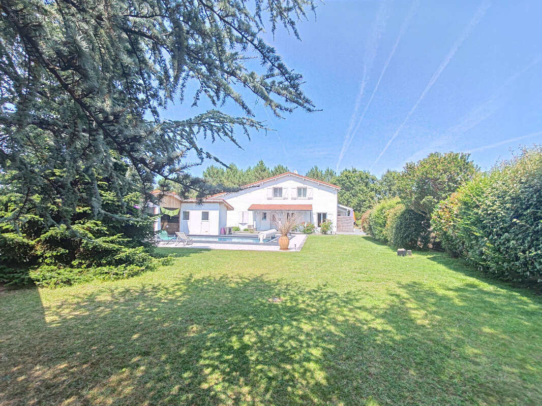 Maison à BIAS