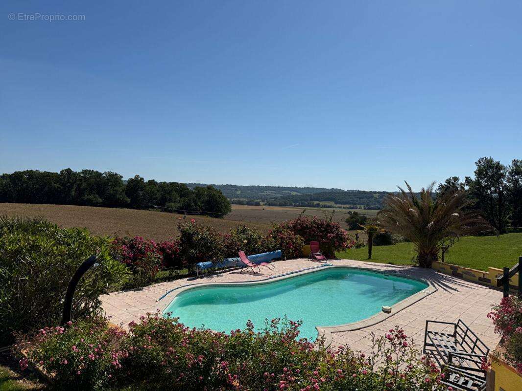 Maison Aire Sur L Adour 6 pièce(s) 151 m2 - photo 2