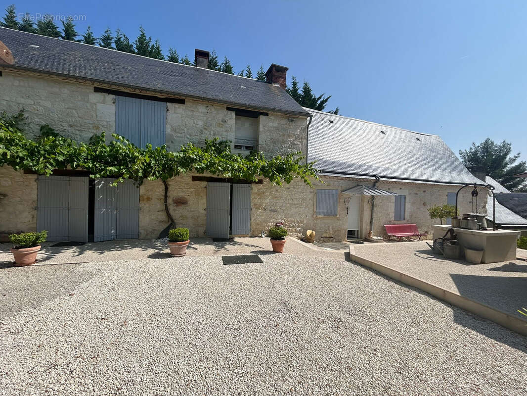 Maison à PEYRILLAC-ET-MILLAC