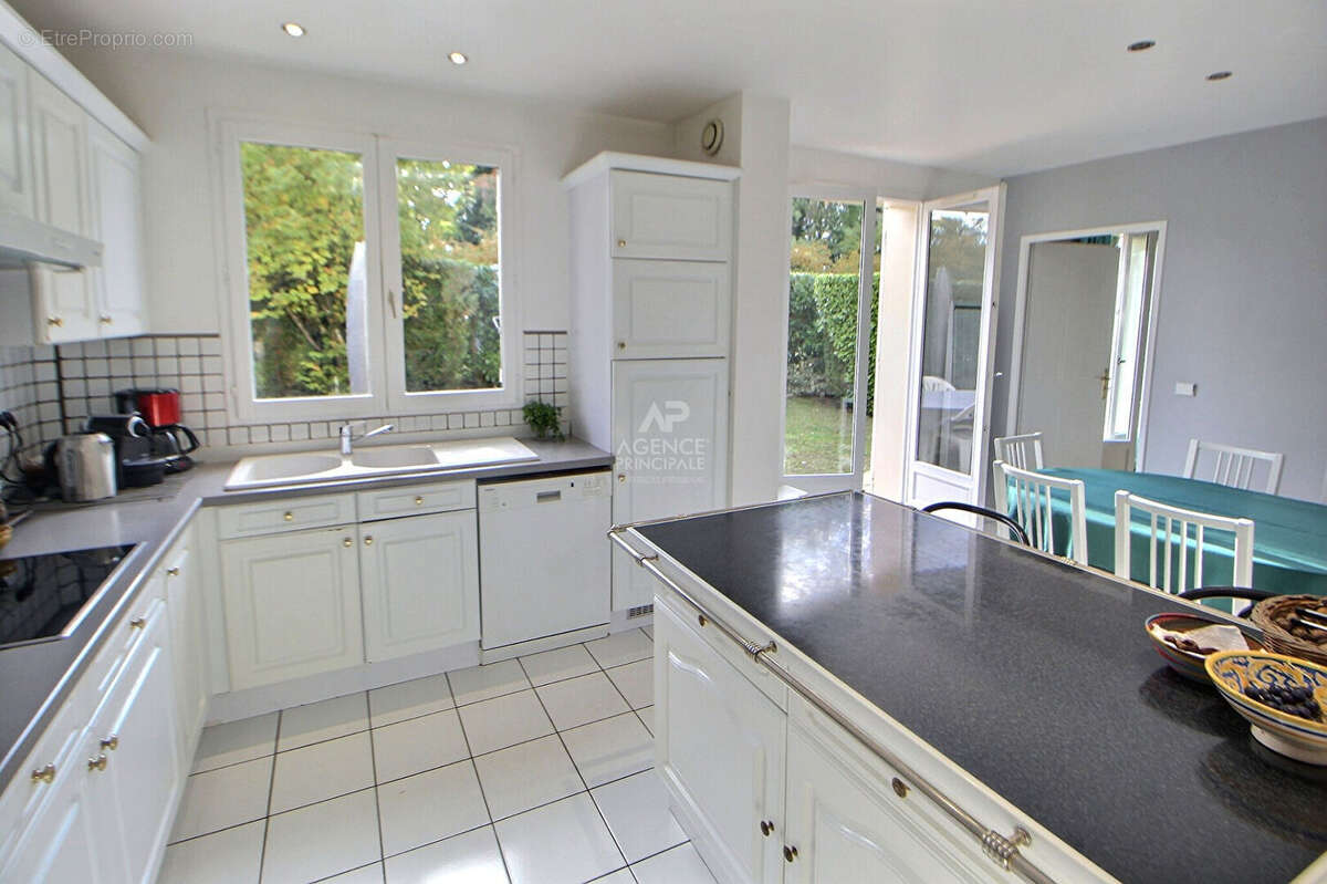 Maison à VERNEUIL-SUR-SEINE