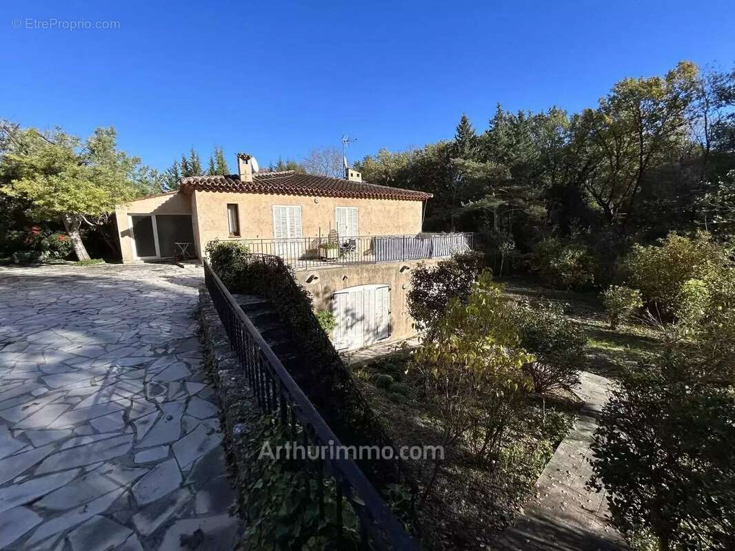 Appartement à MOUANS-SARTOUX