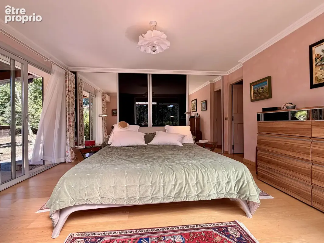 Élégante propriété avec villa principale, mazet en pierres et piscine - photo 44
