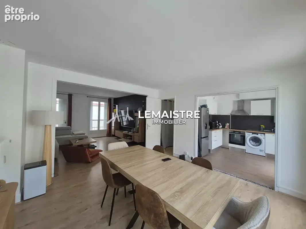 Appartement à vendre - Halles Centrales - 63.17 m² - 1 chambre - Cave - Parking collectif - photo 3