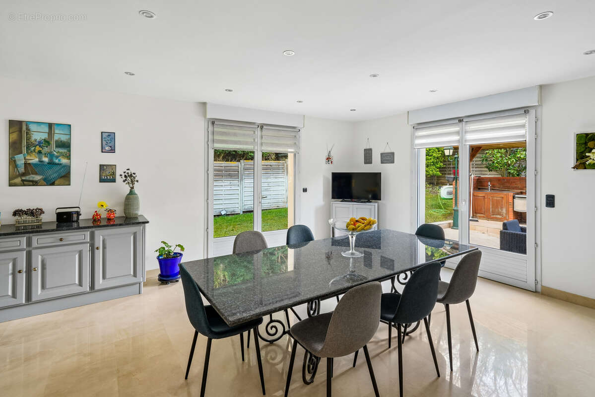 Maison à LOUVECIENNES