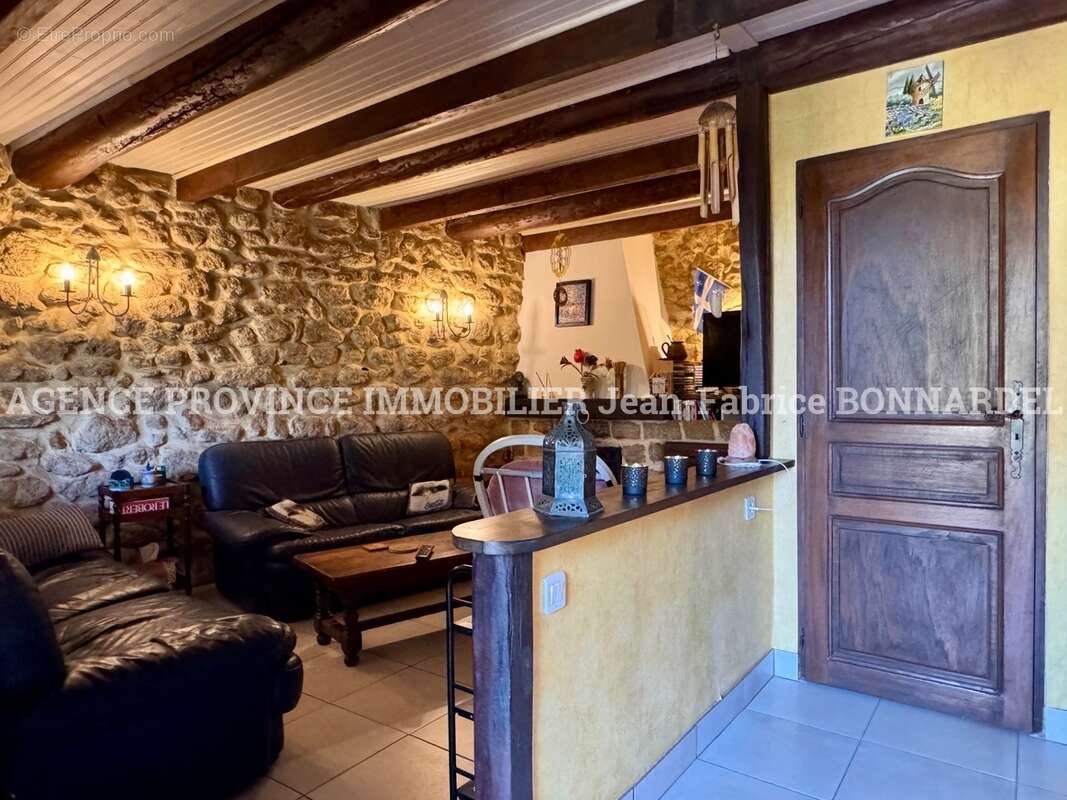 Maison à LA BAUME-DE-TRANSIT