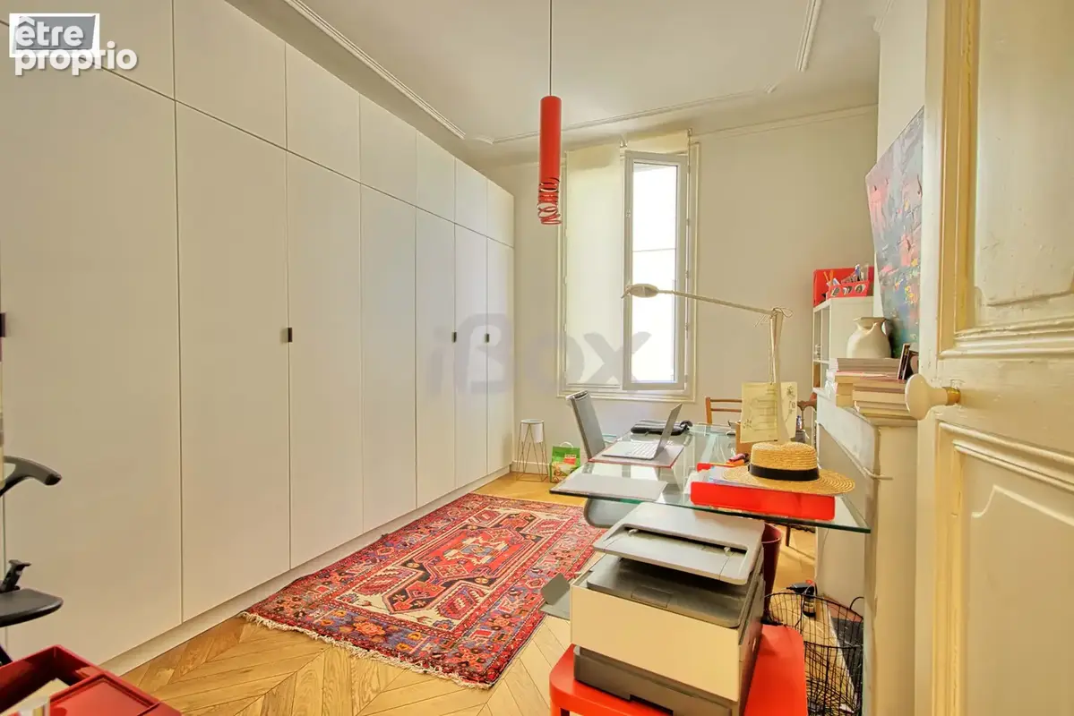 Toulon haute ville - dans un immeuble haussmannien magnifique appartement t4 de 127m2 3 chambres cave et chamb - photo 7
