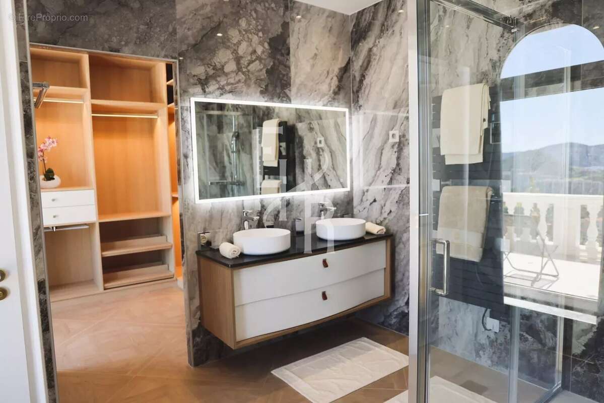 Maison à MANDELIEU-LA-NAPOULE