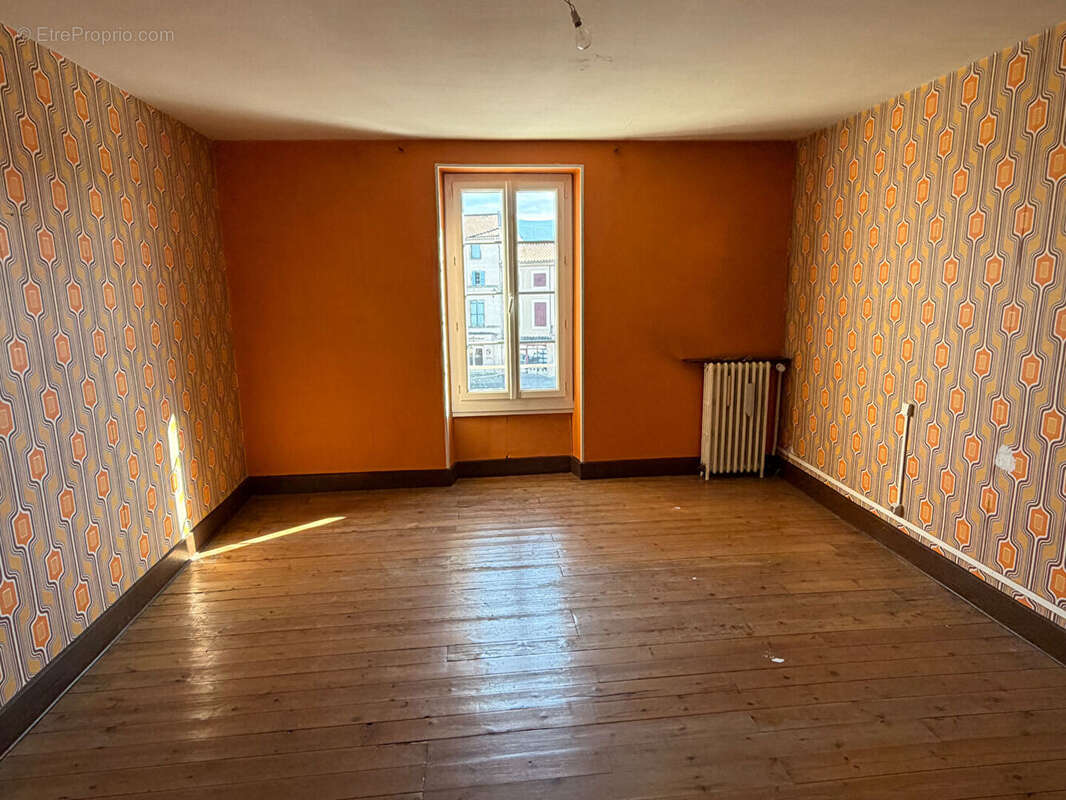 Appartement à LABRUGUIERE