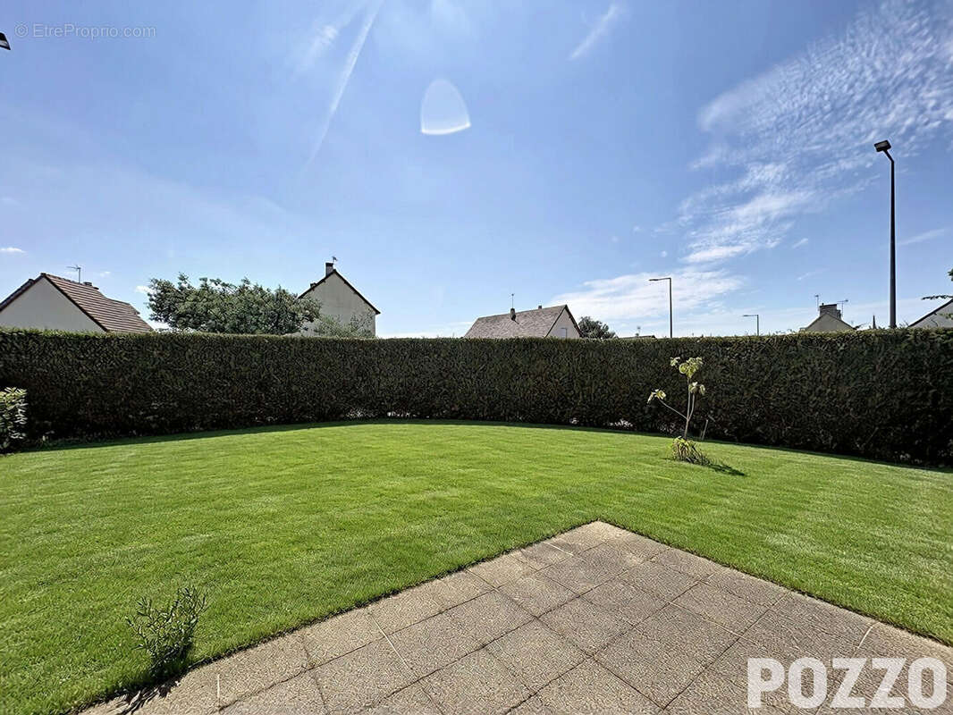 À VENDRE - Maison dans le bourg de Bréhal avec vie de plain-pied ! - photo 14