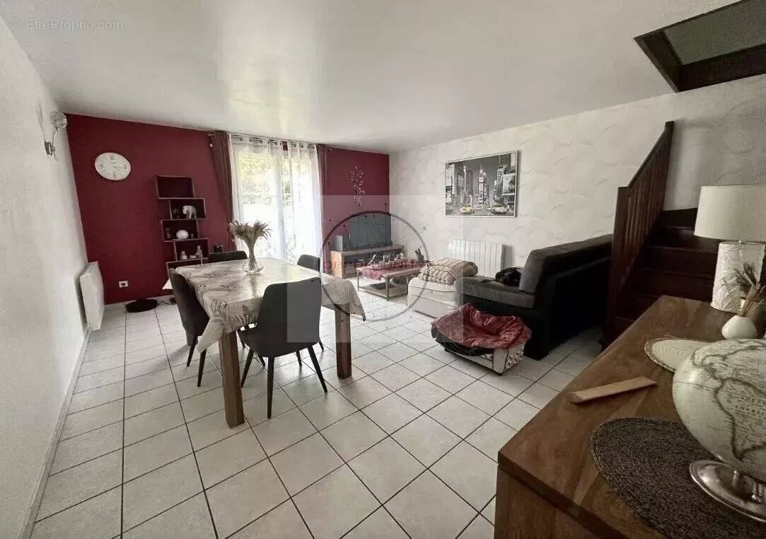 Maison à SAVIGNY-LE-TEMPLE