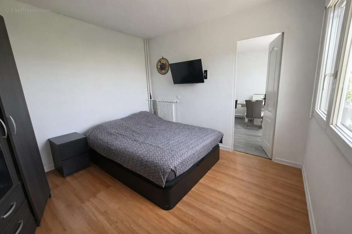 Appartement à LES PAVILLONS-SOUS-BOIS