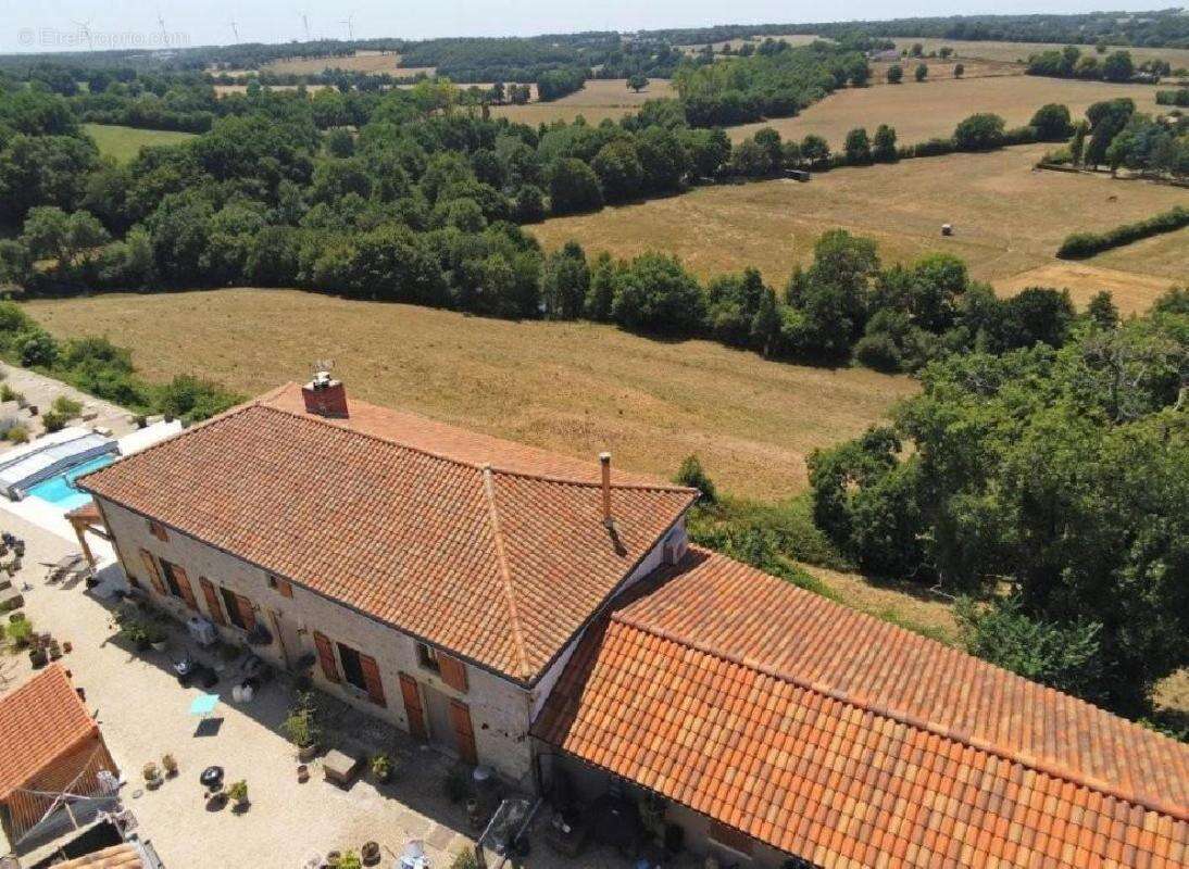 Maison à CHARROUX