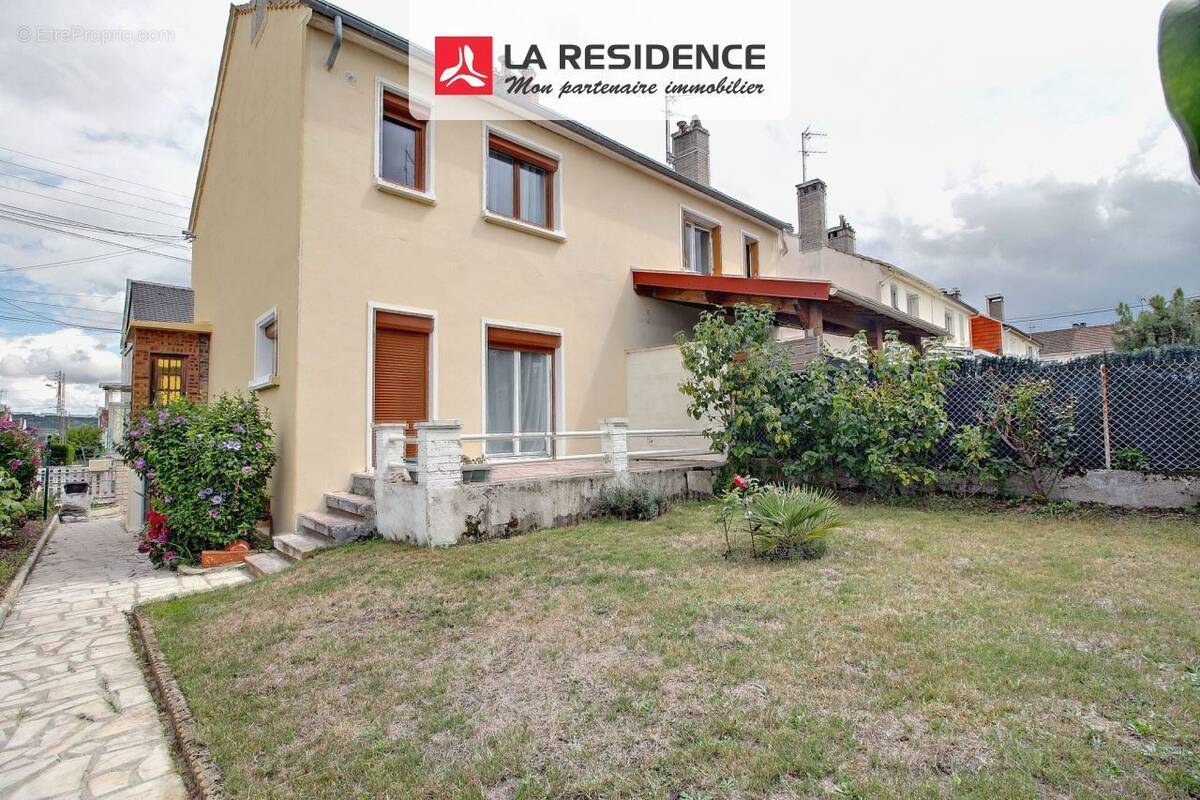 Maison à SAINT-ETIENNE-DU-ROUVRAY