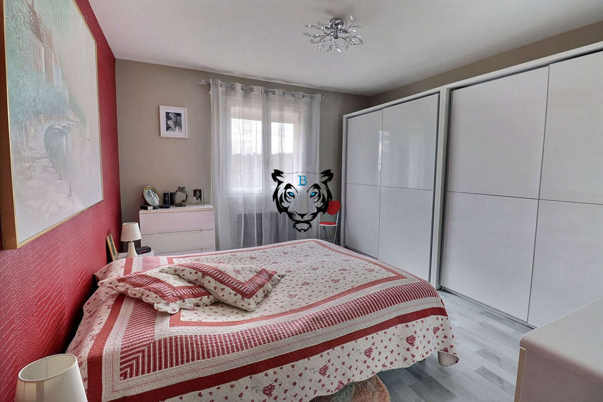 Maison à LES ISSAMBRES