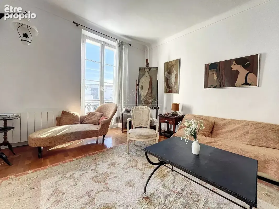 Appartement 4 pièces de 140 m² - Bourgeois avec potentiel, Cannes Centre - photo 3