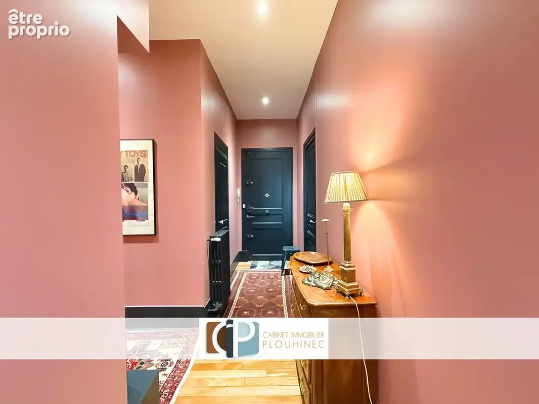 Charme & élégance pour ce bel appartement rénové avec garage. - photo 7