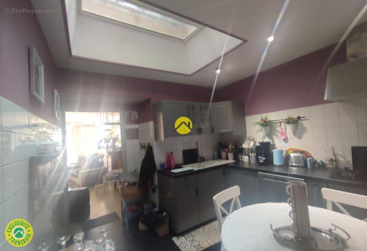 Commerce à VAILLY-SUR-SAULDRE