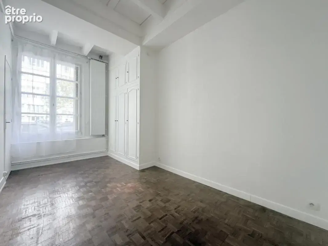 Grand 2 pièces avec terrasse de 13,50 m² à 5 minutes du métro ! - photo 14