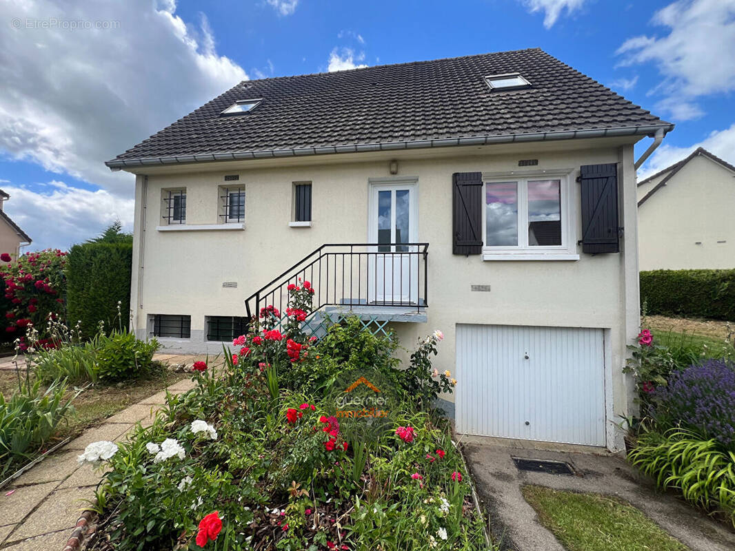 Maison à SAINT-OUEN-DE-THOUBERVILLE