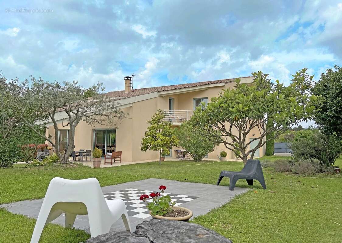 Maison à L'ISLE-SUR-LA-SORGUE