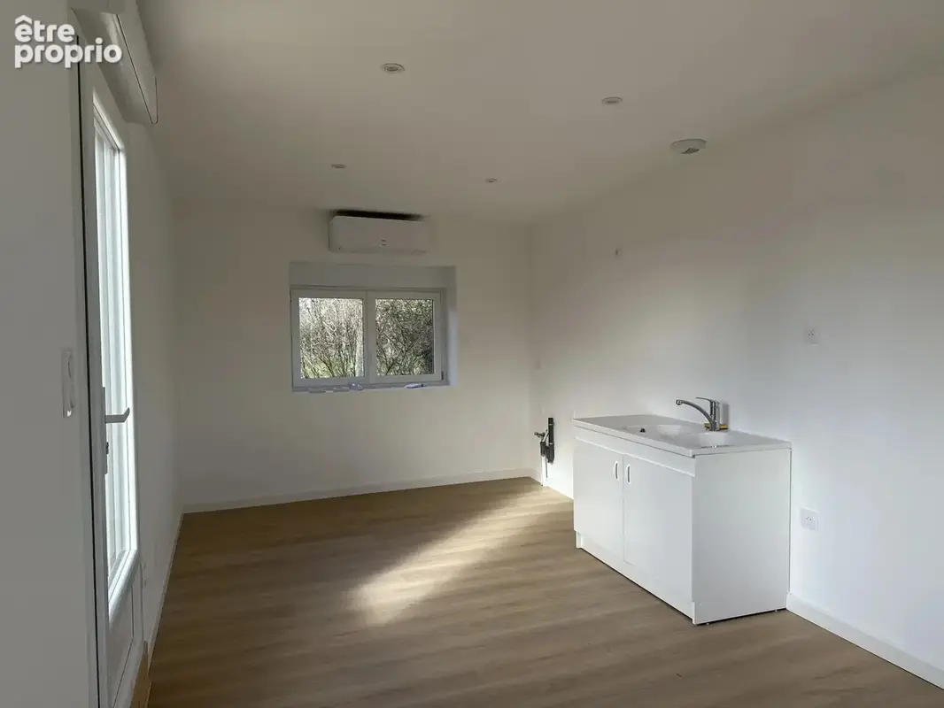 Maison de plain-pied avec grand jardin et piscine - photo 4