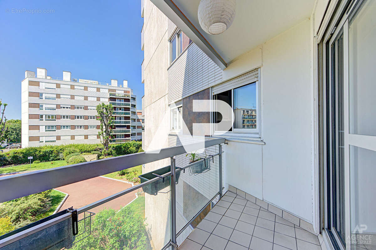 Appartement Rueil Malmaison 5 pièce(s) 90.80 m2 - photo 2