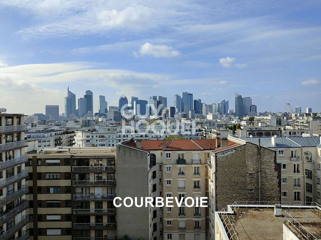 Appartement à COURBEVOIE