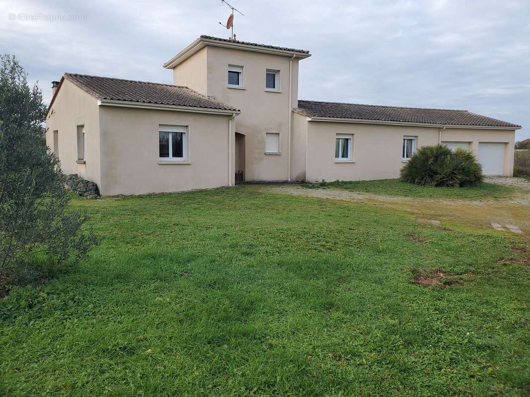 Maison à CHAMPNIERS