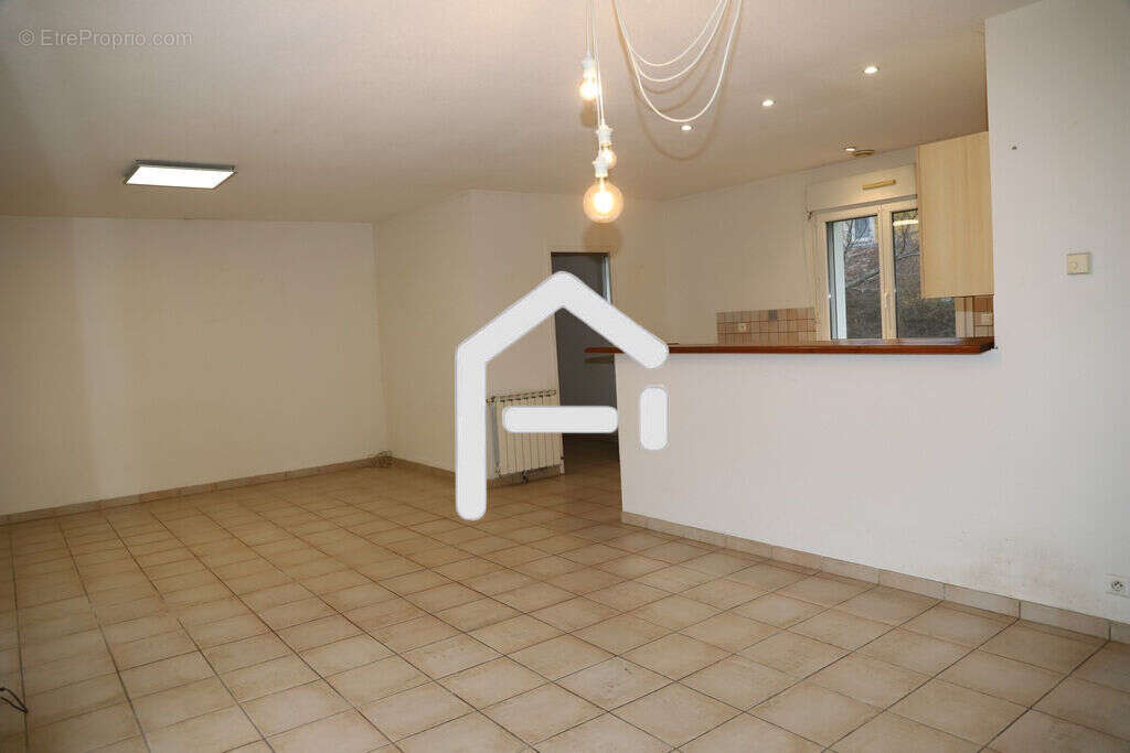 Maison à LA TOUR-DU-CRIEU