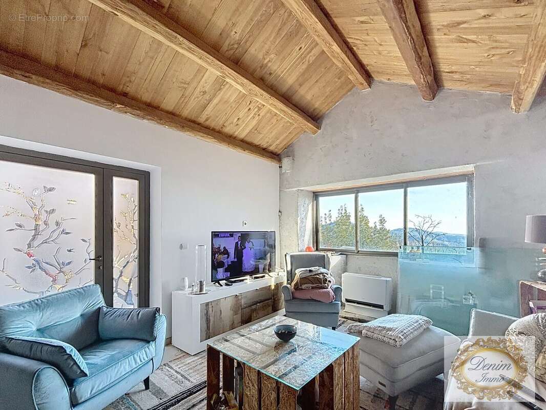 Maison à LE COLLET-DE-DEZE