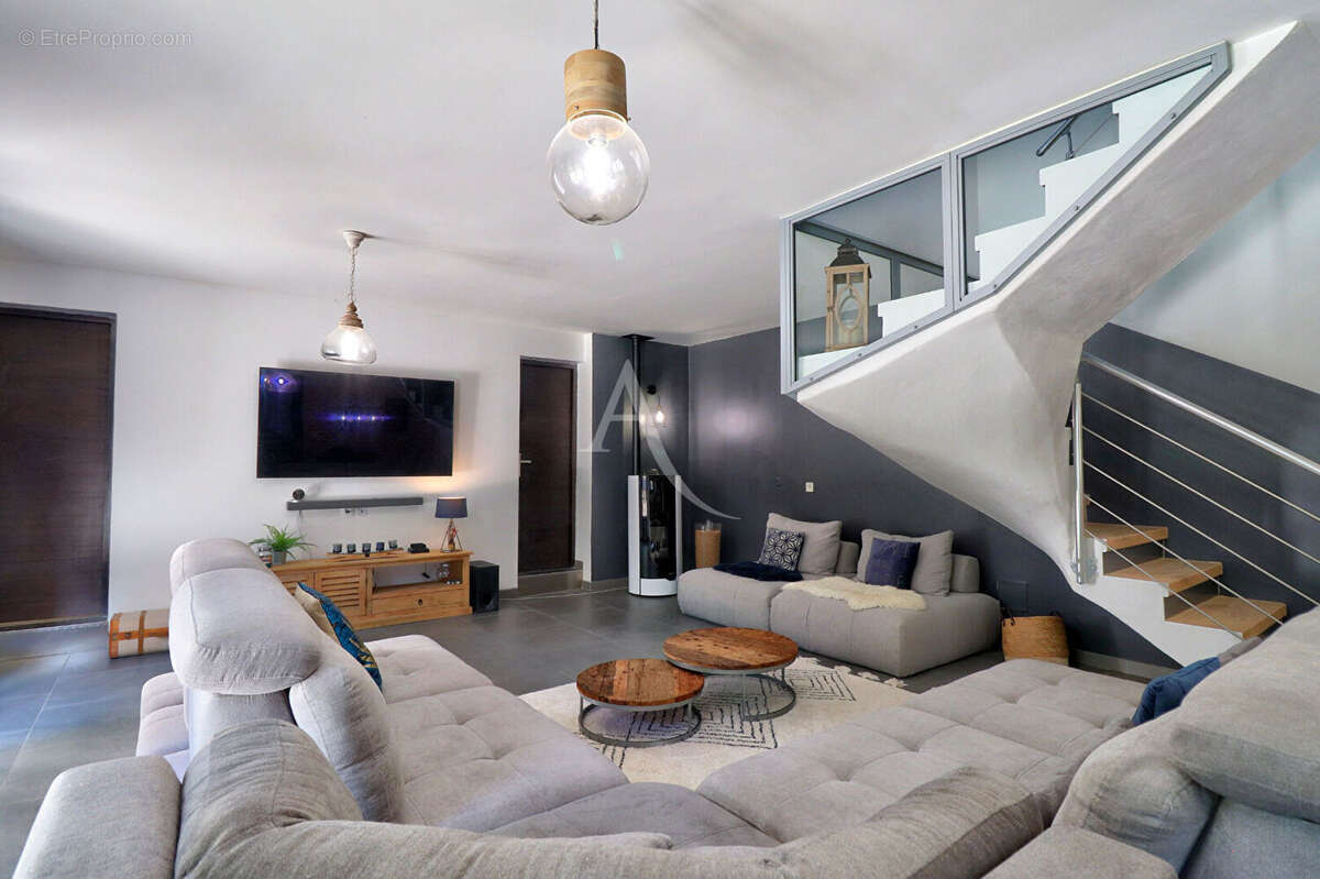 Villa type 6 au calme de 172m2 avec jardin garage abri voiture double et piscine - photo 3