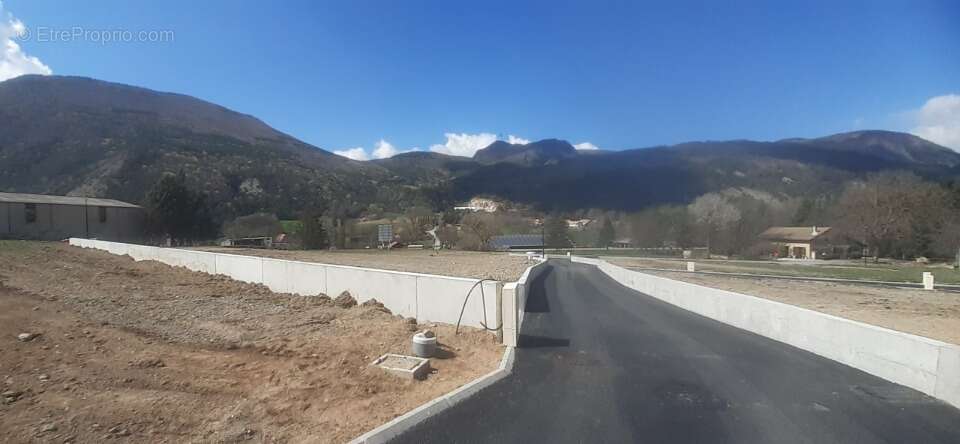 Terrain à SAINT-ETIENNE-LE-LAUS