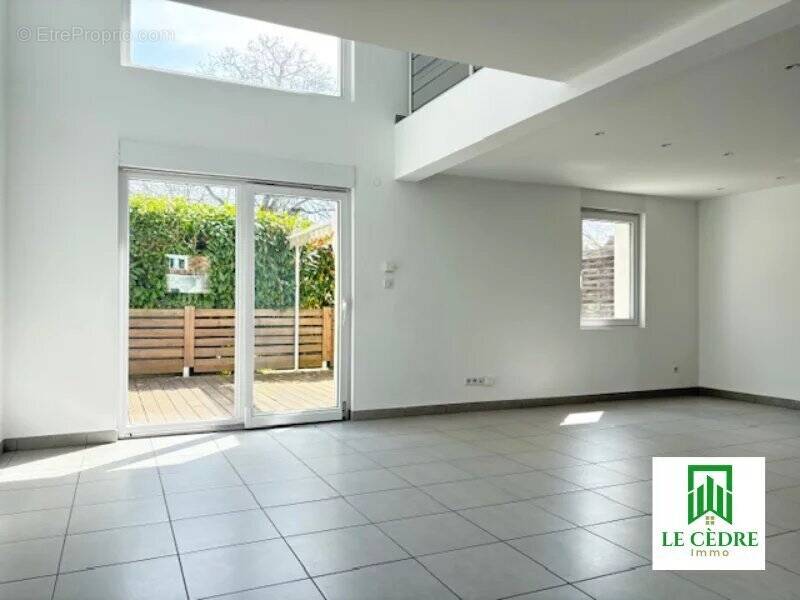 Maison à VILLAGE-NEUF