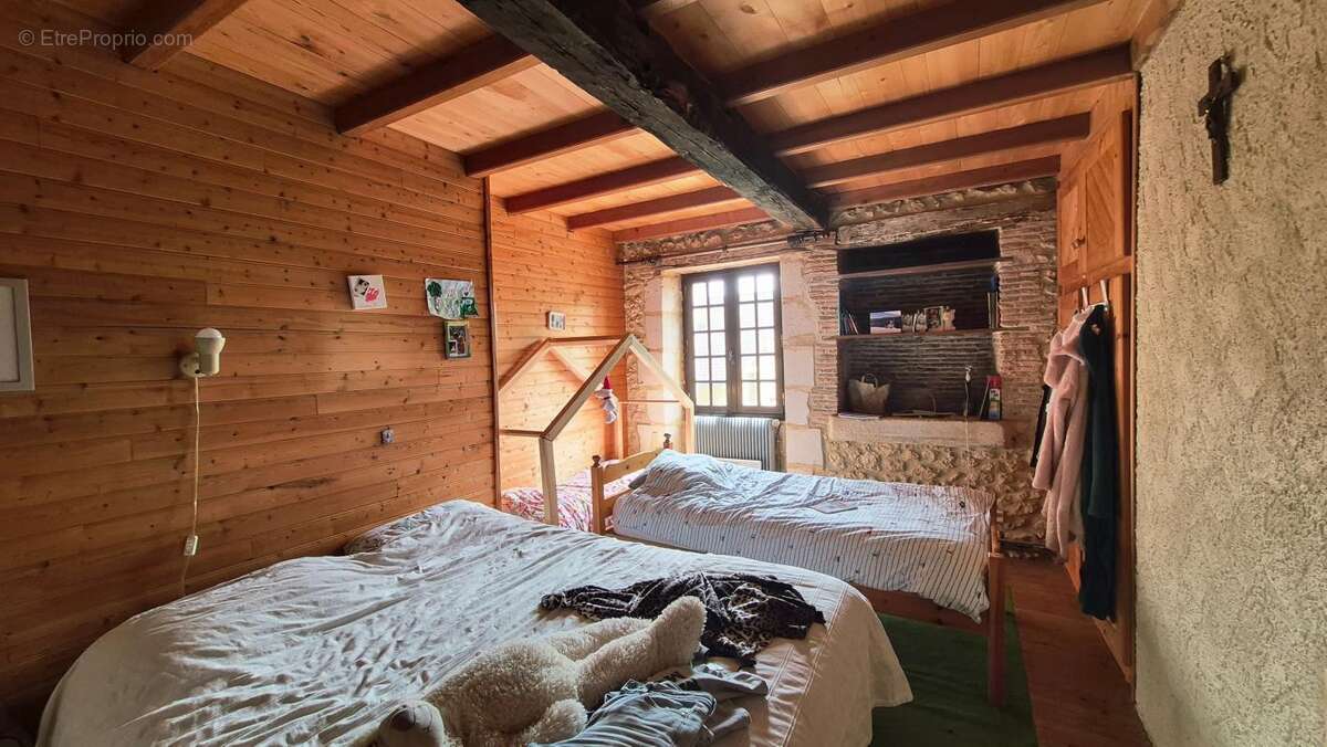 Maison à SAINT-AMAND-DE-VERGT