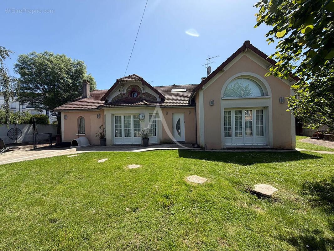 Maison à VAIRES-SUR-MARNE