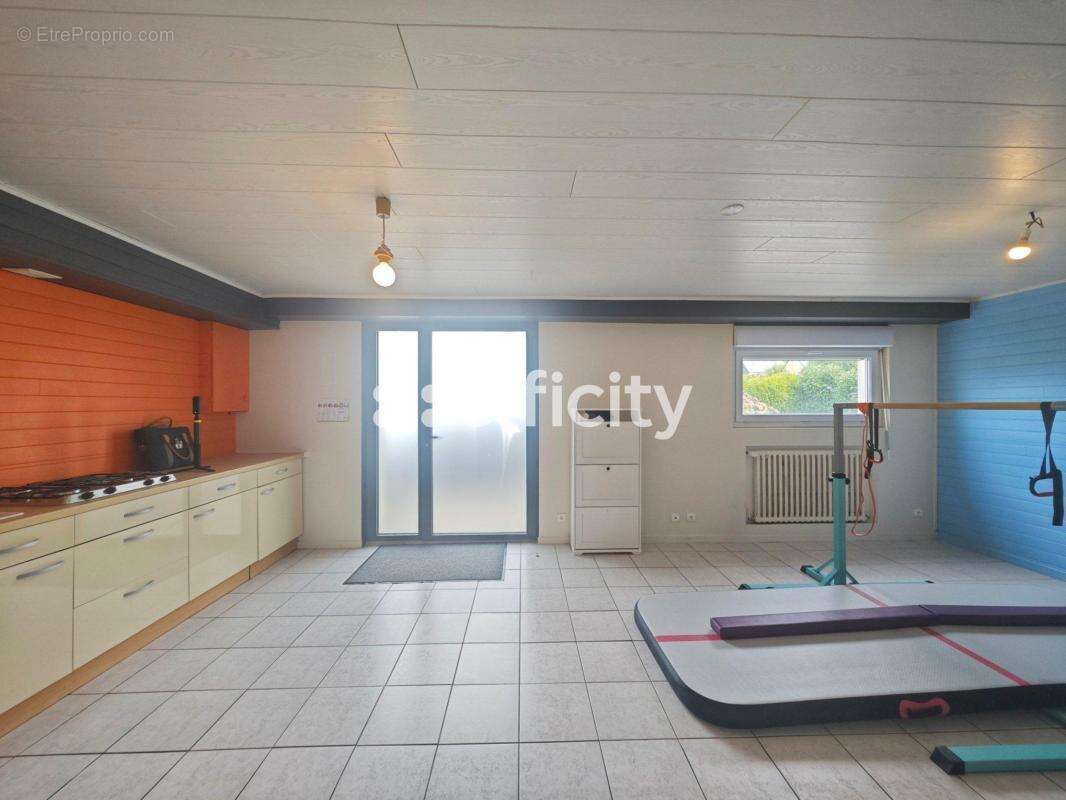 Maison 140 m² à Ergue-Gaberic  - photo 7