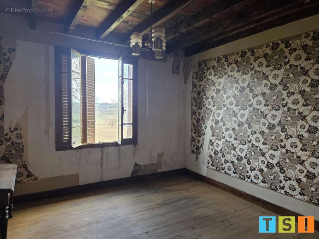 Ancienne ferme composée de deux maisons, 170 m² + nombreuses dépendances sur 3950 m² - photo 9