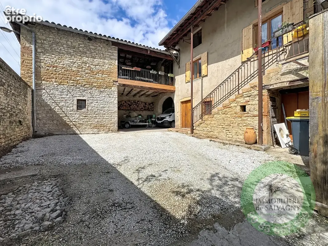 A vendre maison de caractère avec jardin et dependances a morancé - photo 16