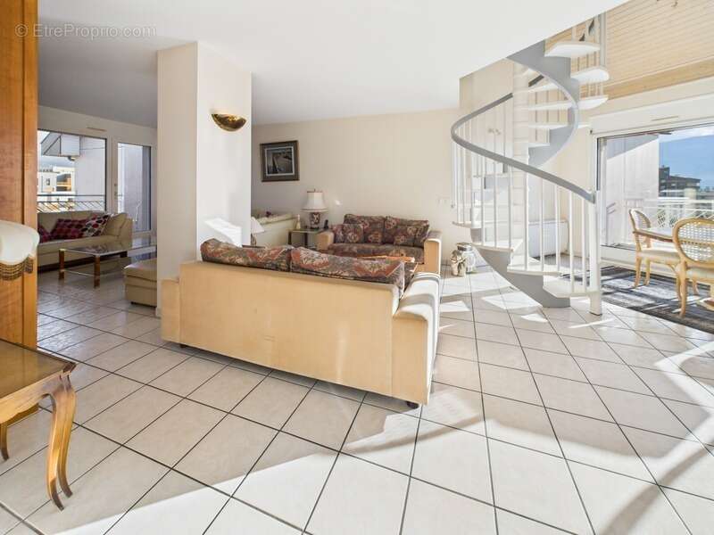 Appartement à AMBILLY